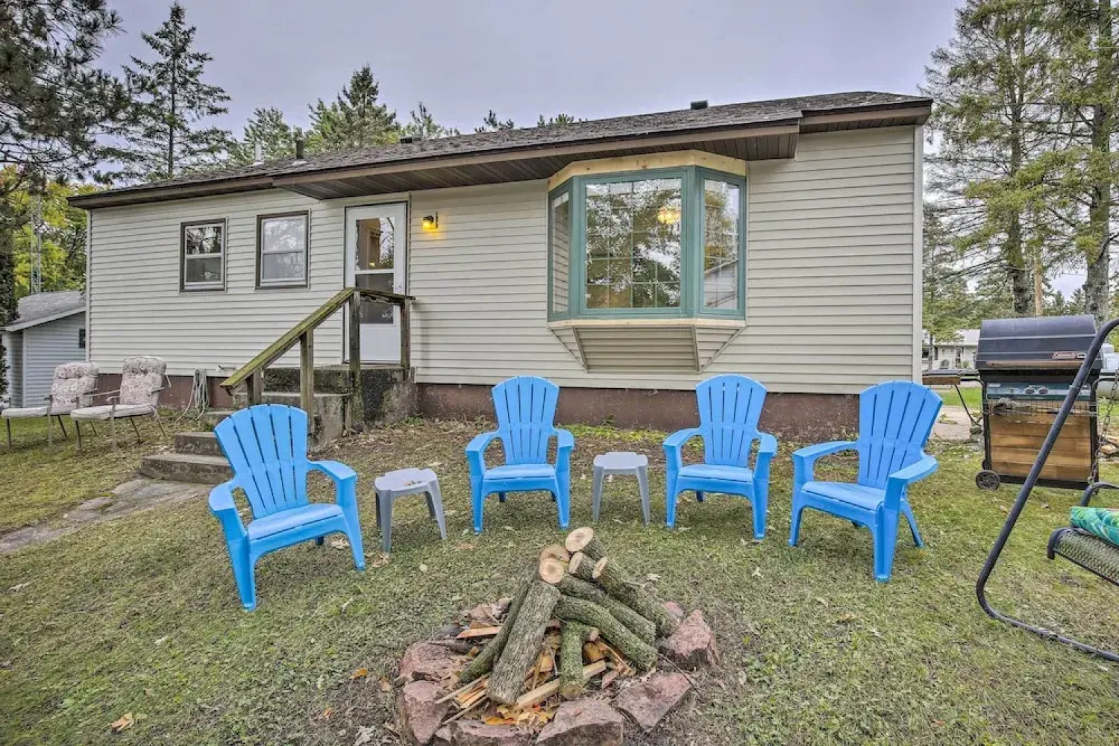 Birchwood Cottage With Red Cedar Lake Access!