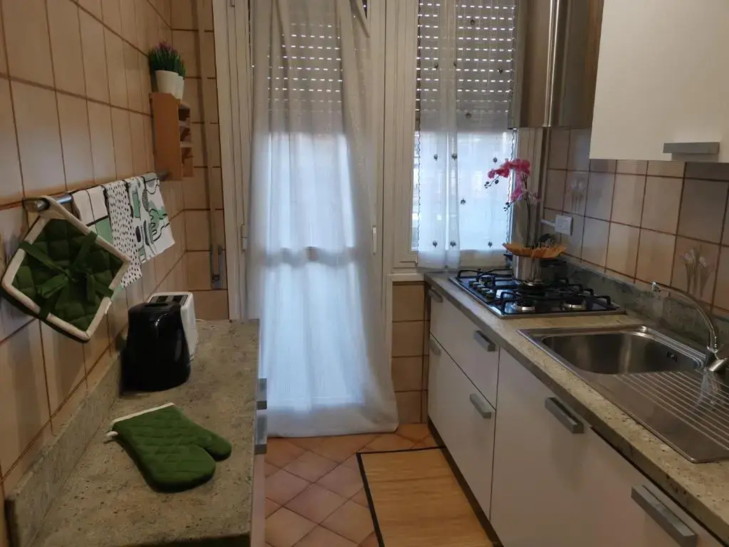 Bnbook - Sesto Calende Train Station