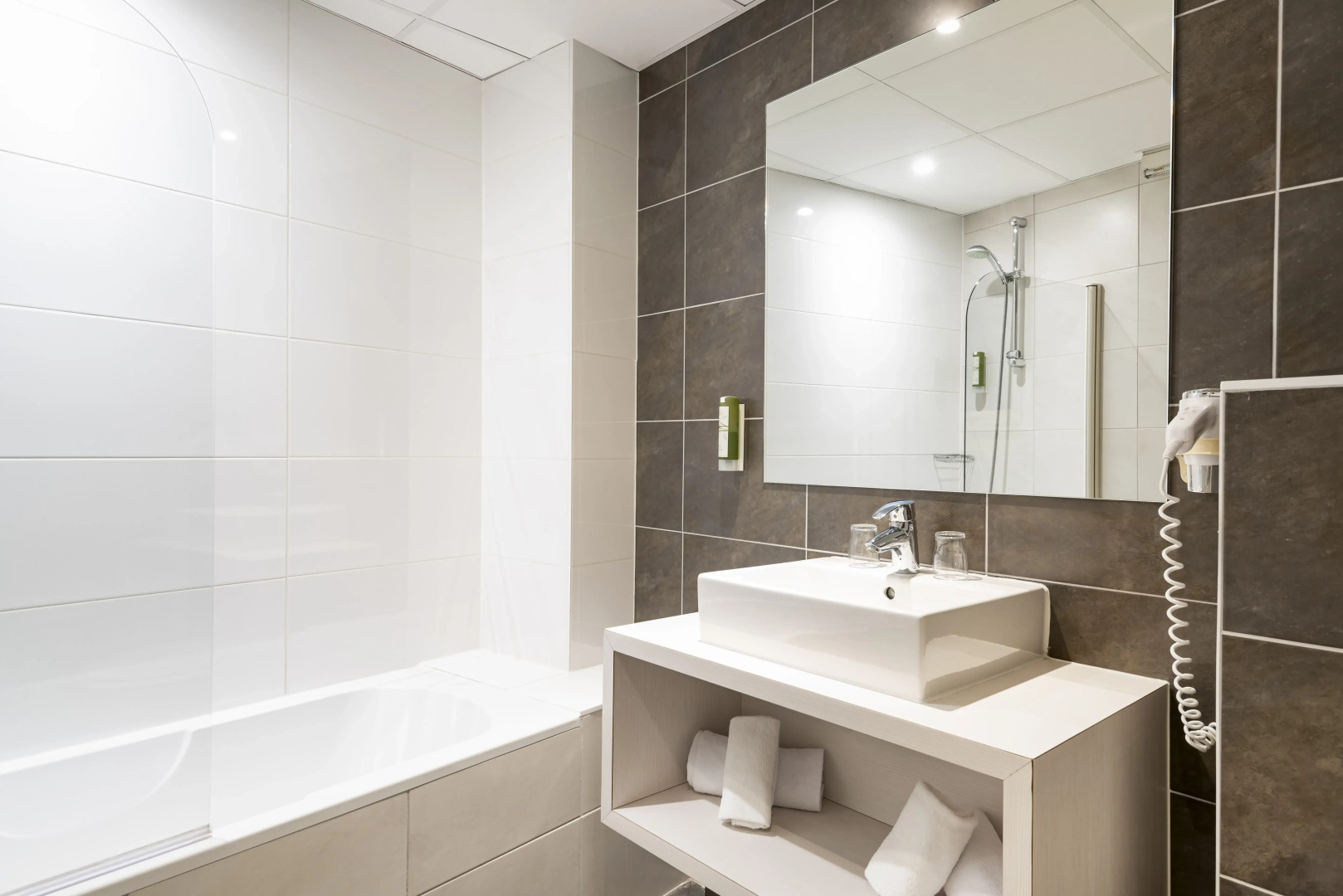 Kaijoo Hotel by HappyCulture