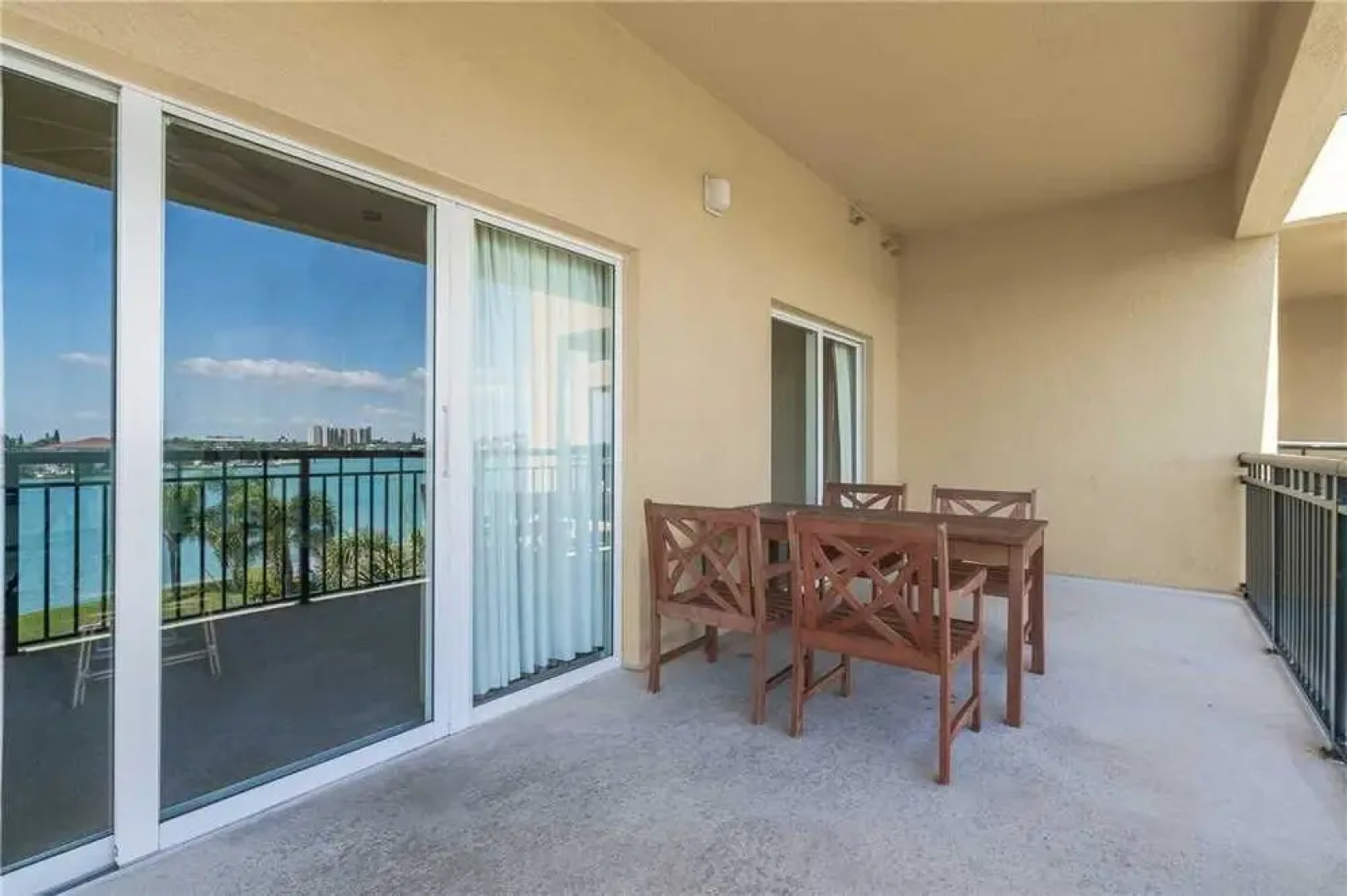 207 - Palms of Treasure Island