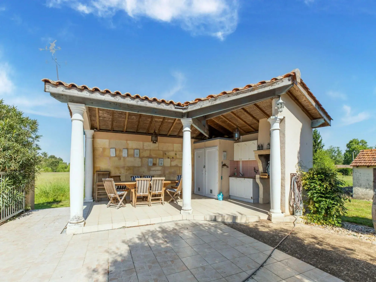 Attractive castle in Cezac with private pool