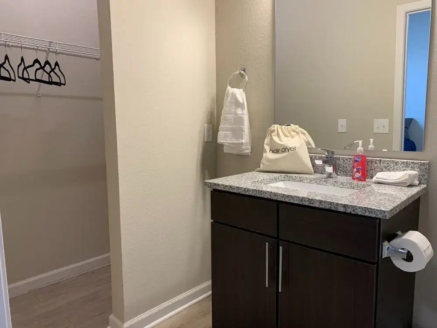 4 Bedroom Cozy House near City Attractions