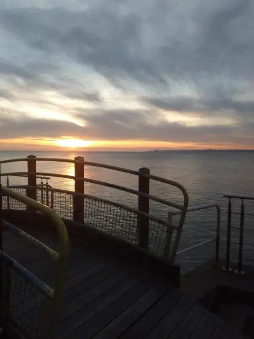Villa bord de mer avec piscine couverte, bain nordique, salle de jeux.