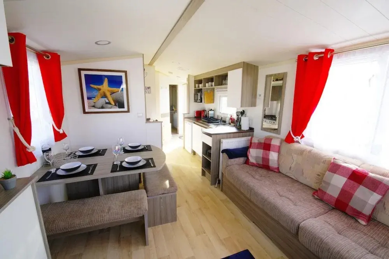 Lovely 2-bed Static Caravan in Rhyl