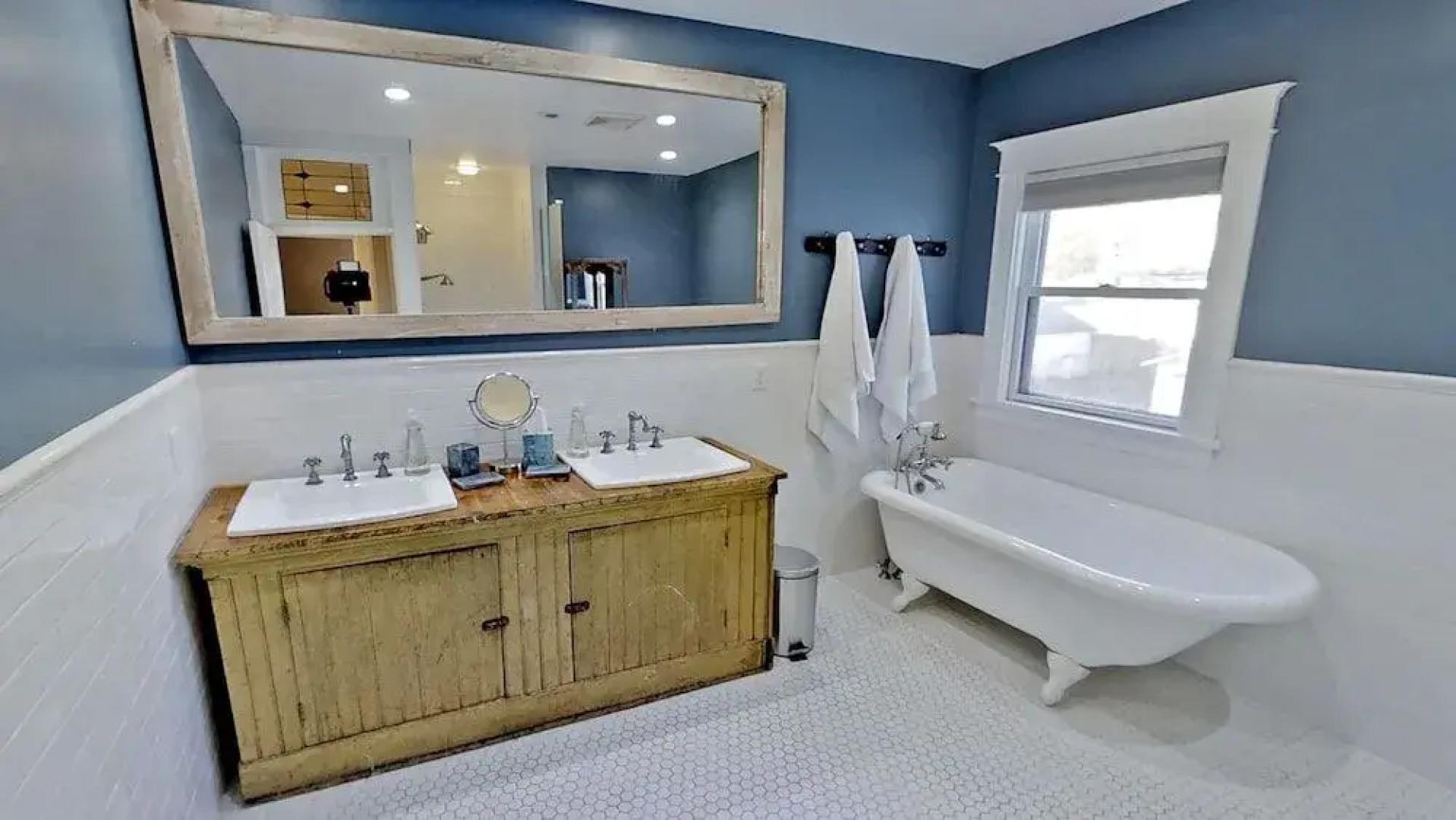 Linden Hills Luxury Charmer