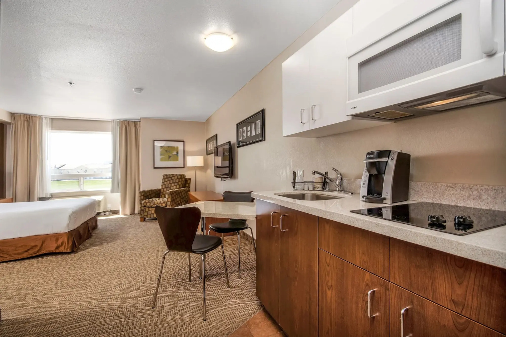 Home Inn & Suites Regina East