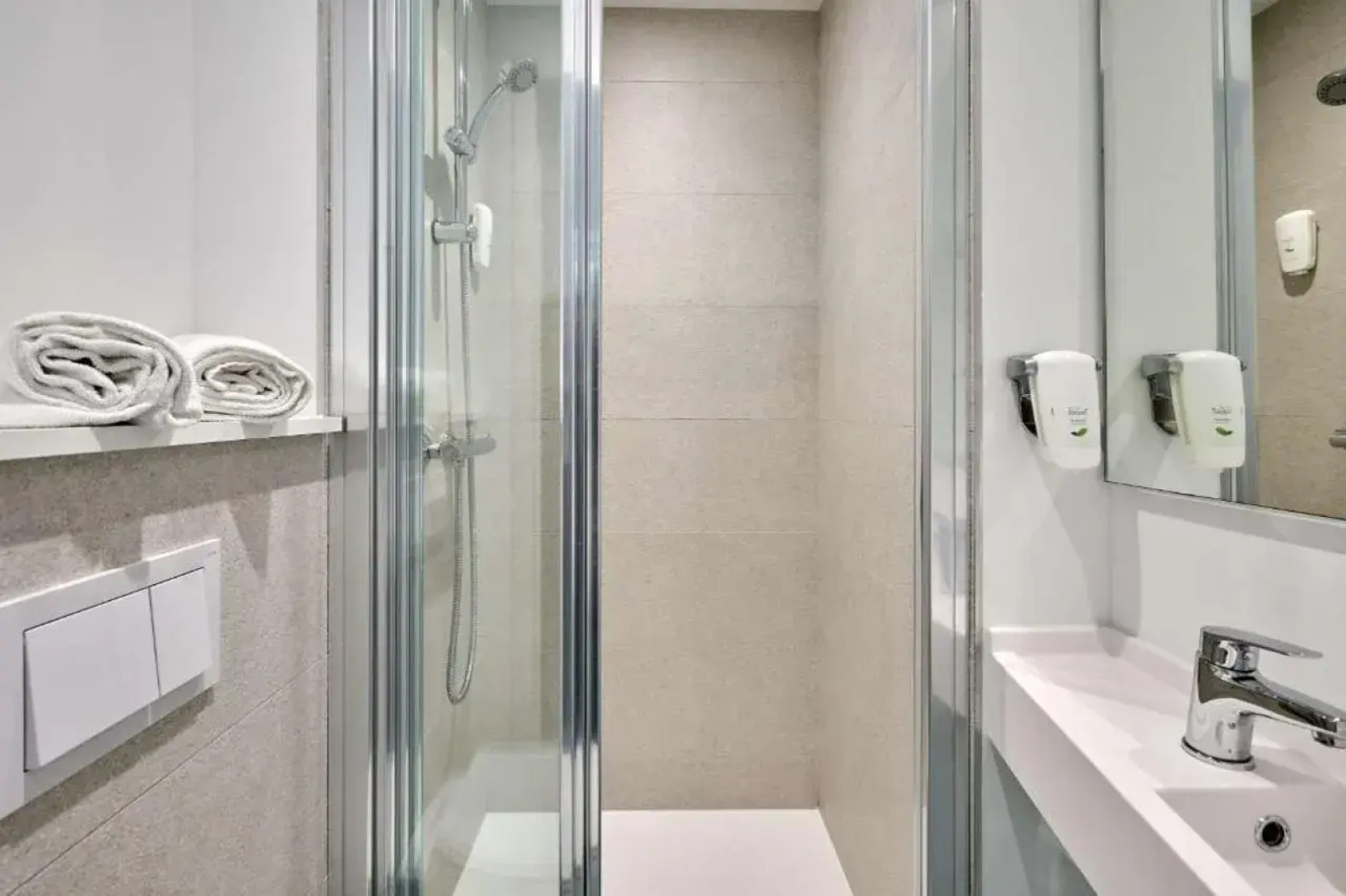 Hotel Kyriad Direct Moulins Sud