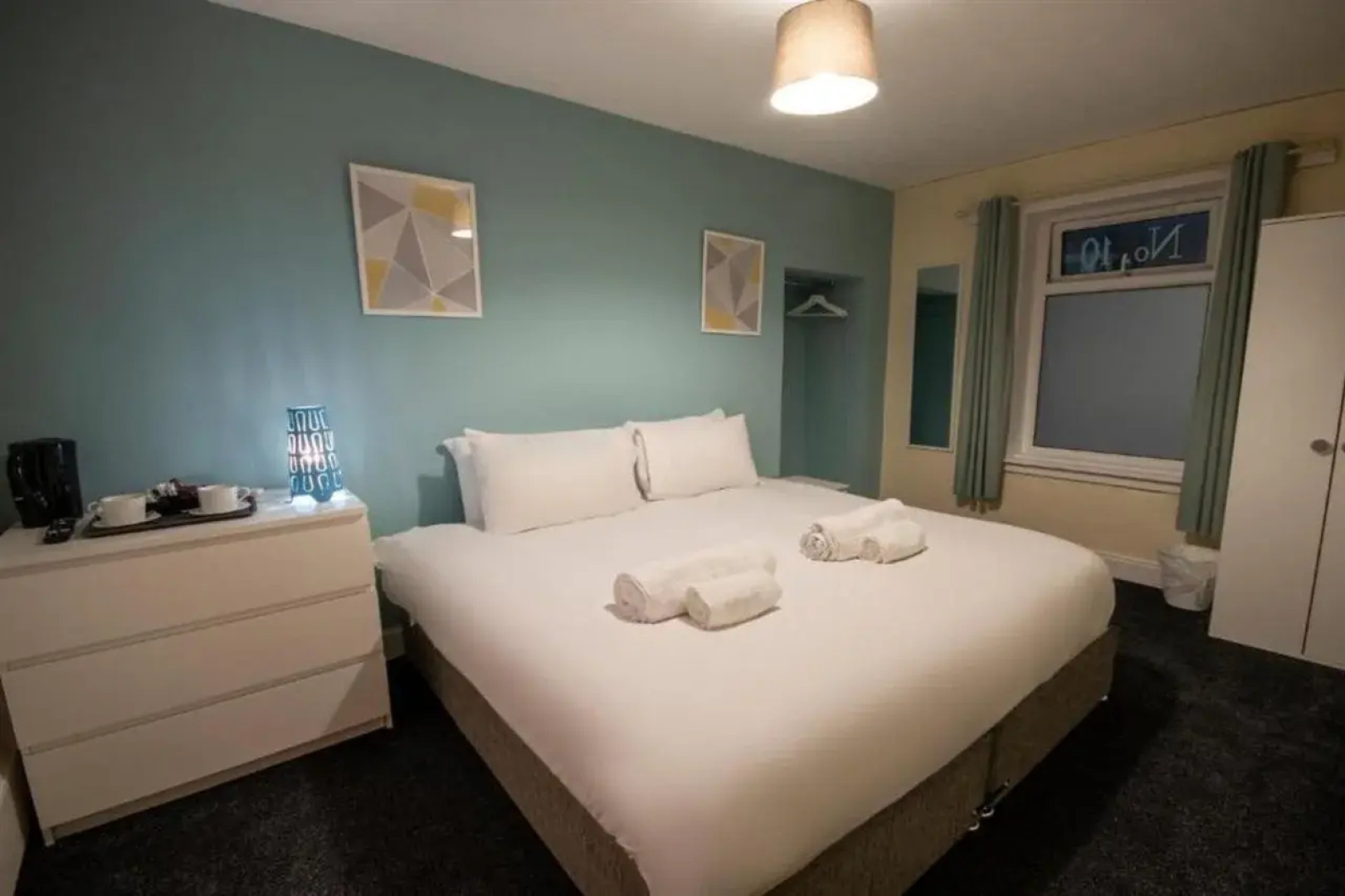 Irvine Riverside Guesthouse by Paymán Club