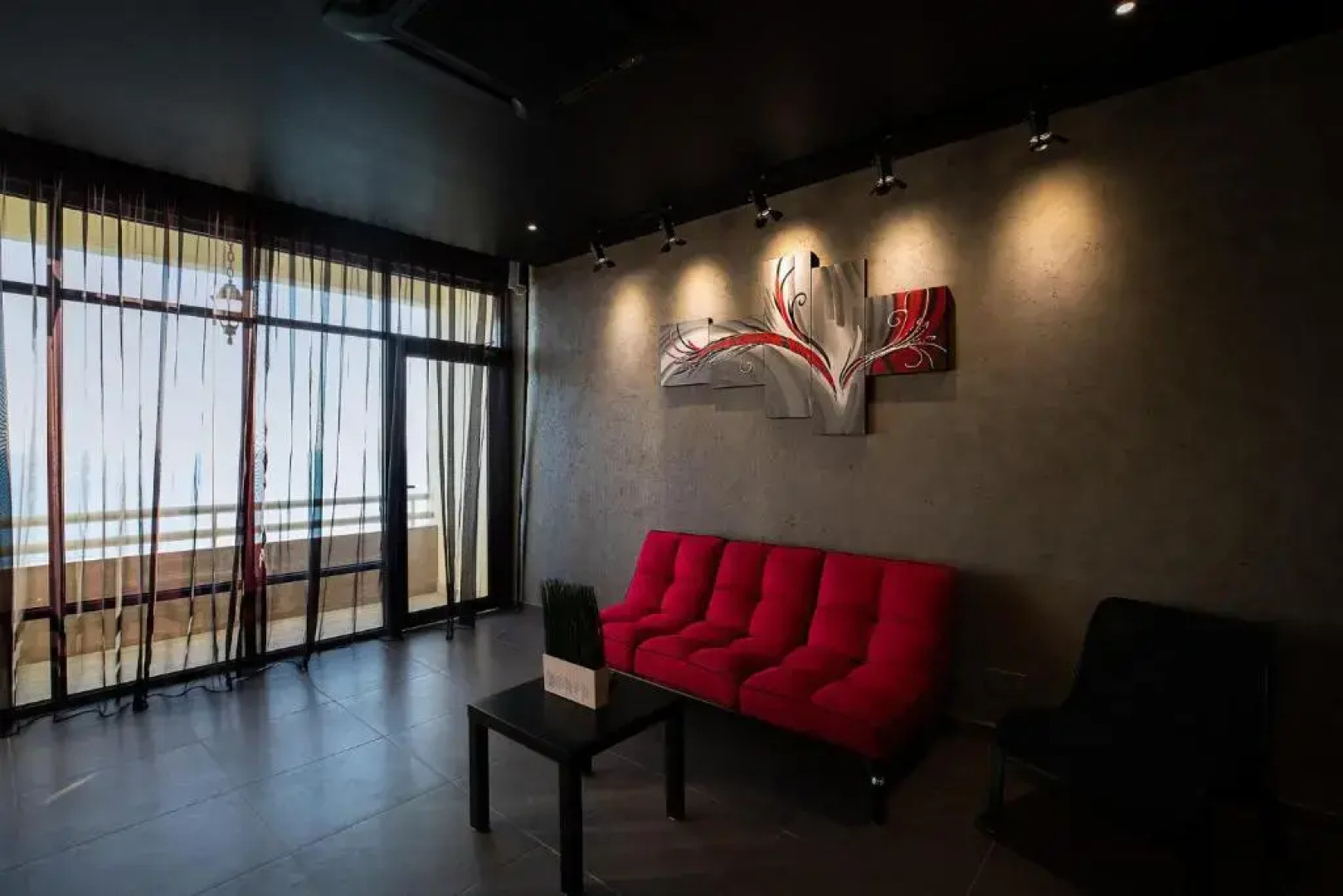 Lovely 1-bedroom condo with pool