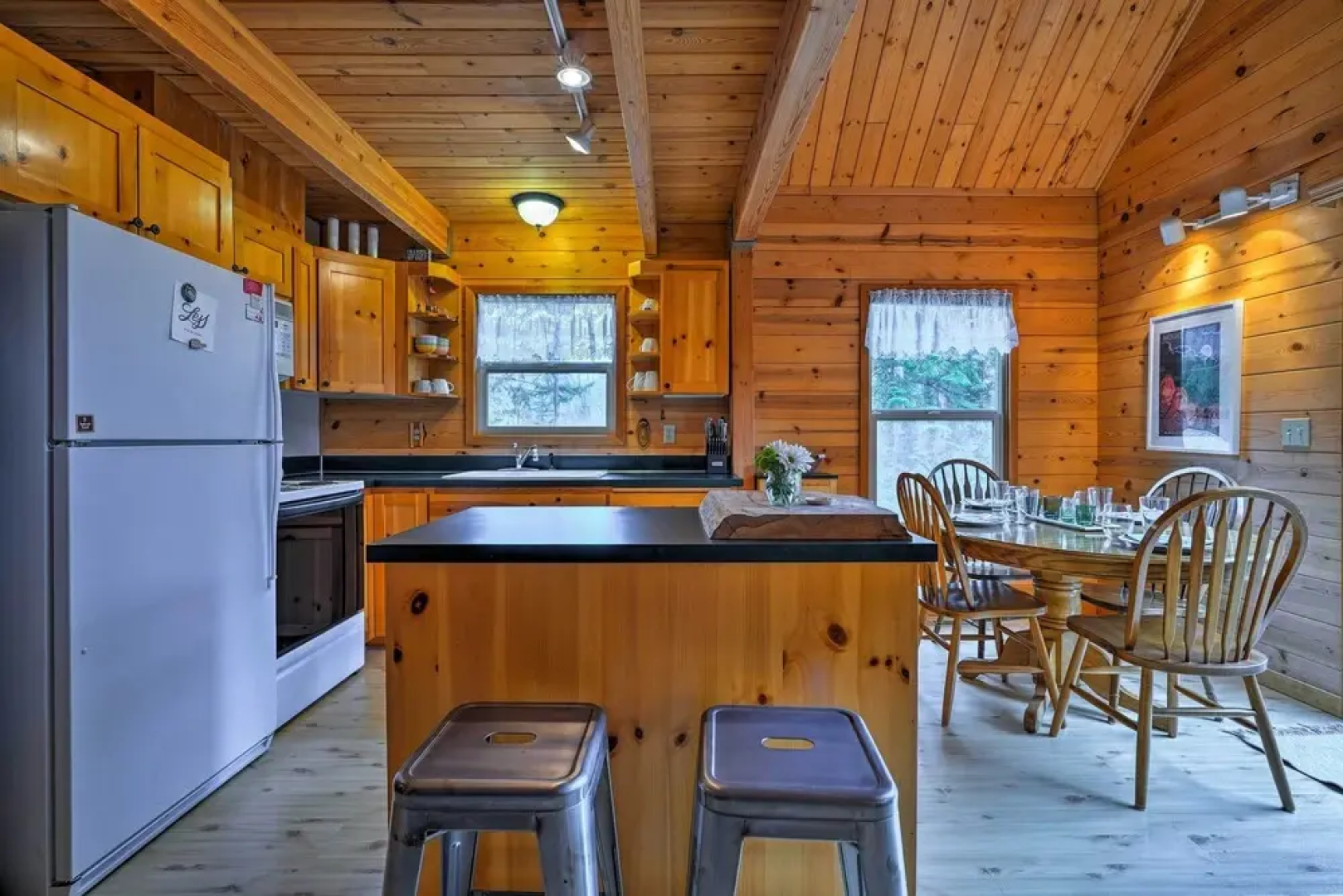 Leavenworth Cabin 3 Mi to Lake Wenatchee: Hot Tub!
