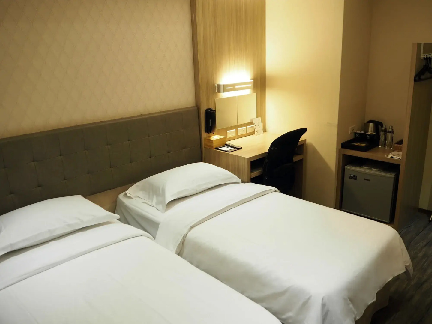 The Riverside Hotel International