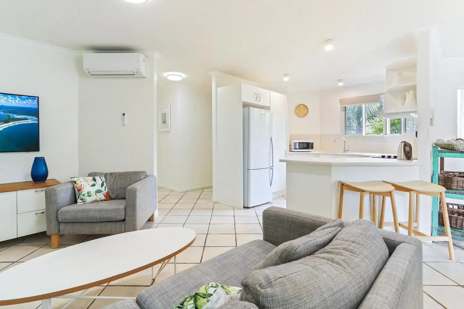 Seaside apartment minutes from Sunshine Beach