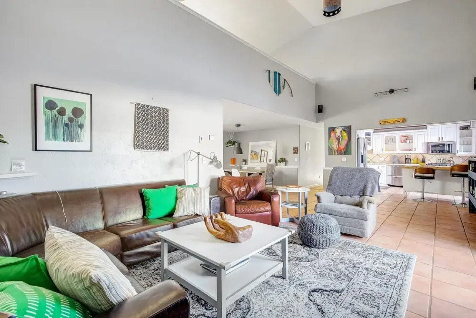 Klo6985 - Huge Home with Backyard Hot Tub! Parking