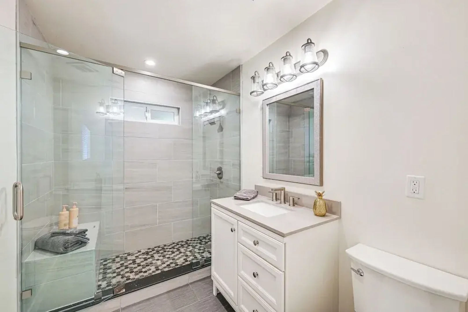 8 Mi to Downtown San Diego: Chic Home w/ Patio