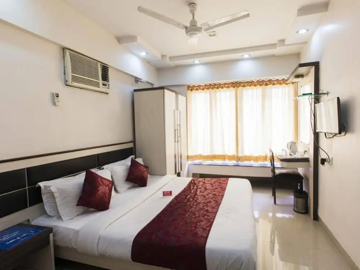 OYO Rooms Military Road Marol 1