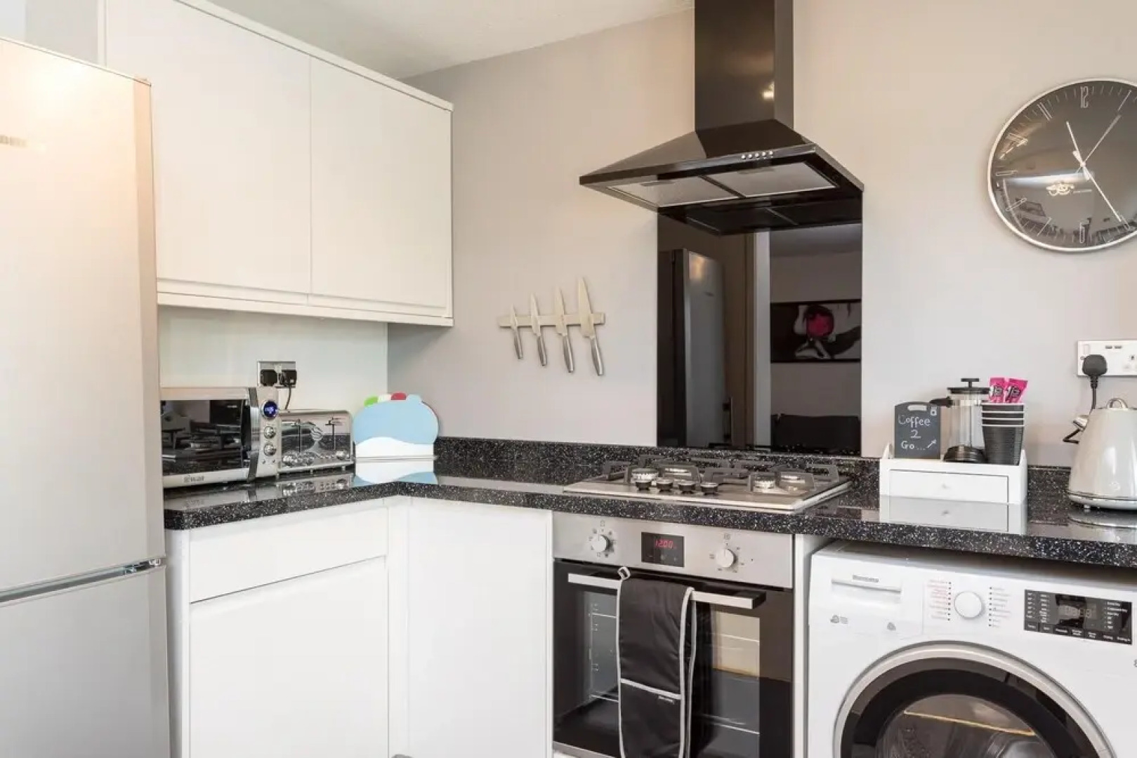 Park View- Close to East Surrey Hospital- Self Contained 2 bed