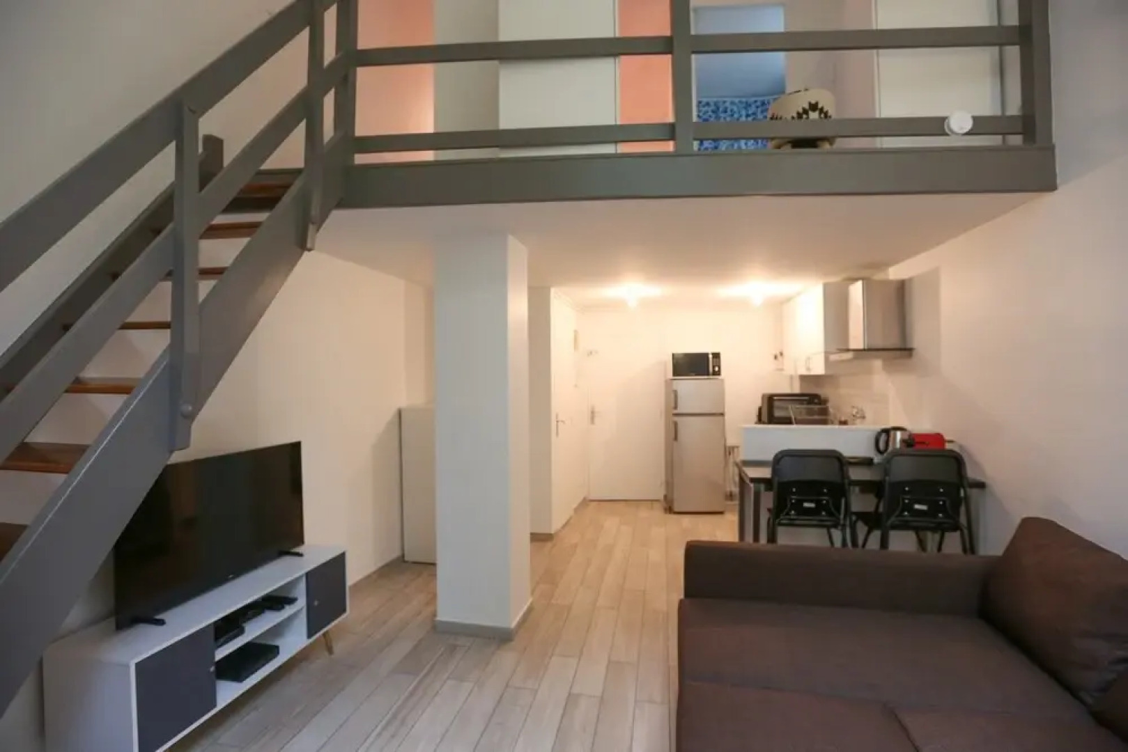 Hostnfly Apartments - Charming Luminous Studio in Vincennes