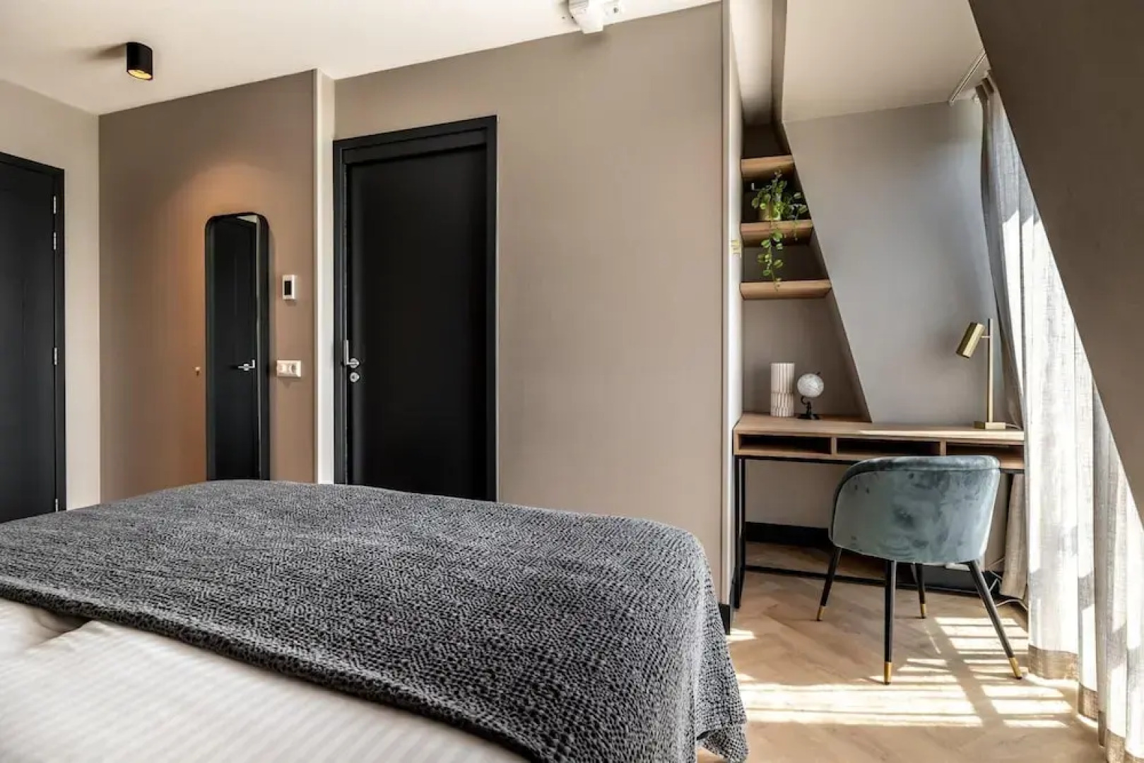 Delft Escape With Rooftop and Wifi