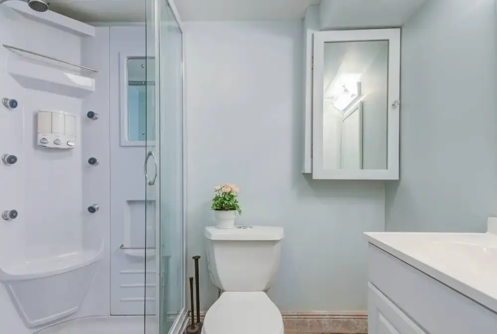 Modern Townhouse w/ Pool Table by Cozysuites