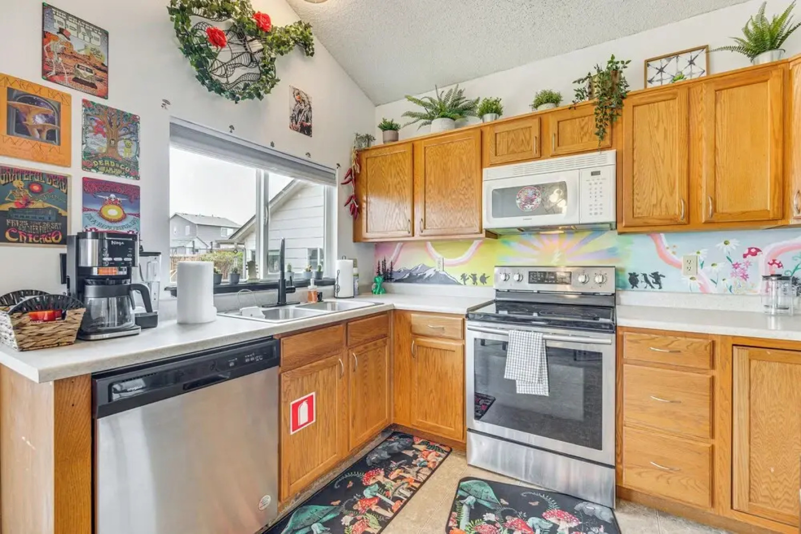 Music-Themed Fountain Home W/ Fireplace & Yard!