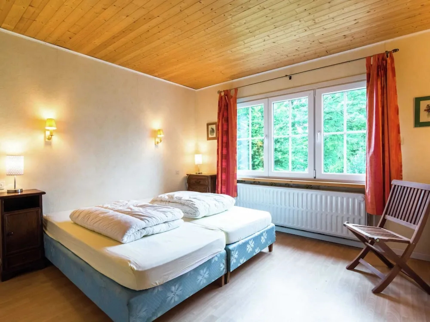 Detached Chalet With Views of the Lake of Butgenbach in the Middle of Nature