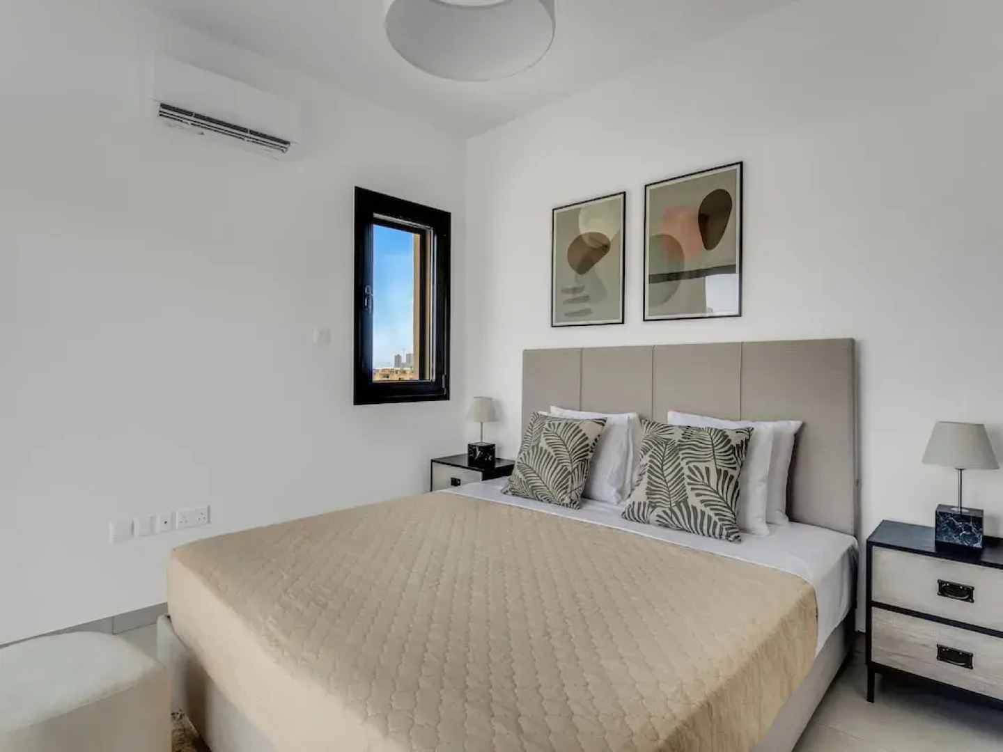 Sanders Elgio - Pleasant 2-bdr Apt w Balcony