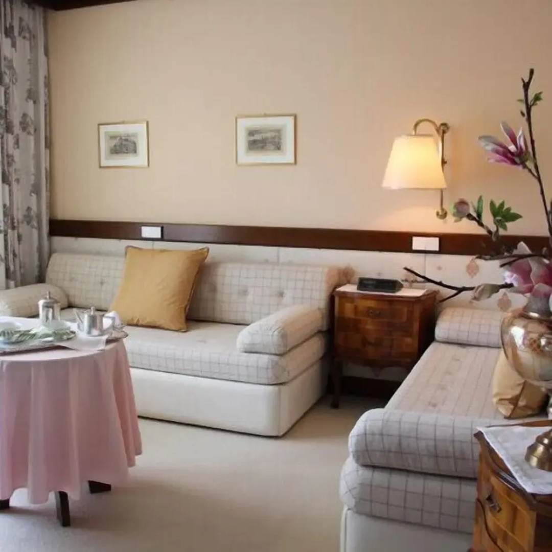 Dietrichsteinerhof Apartments & Rooms