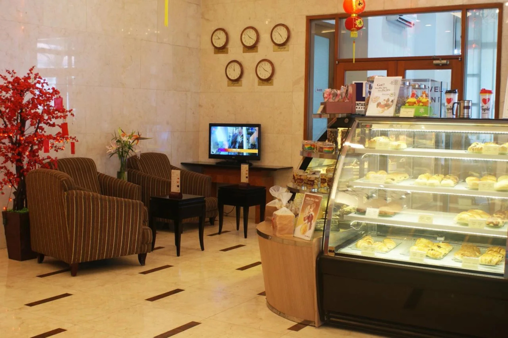 Grand Tropic Suites Hotel