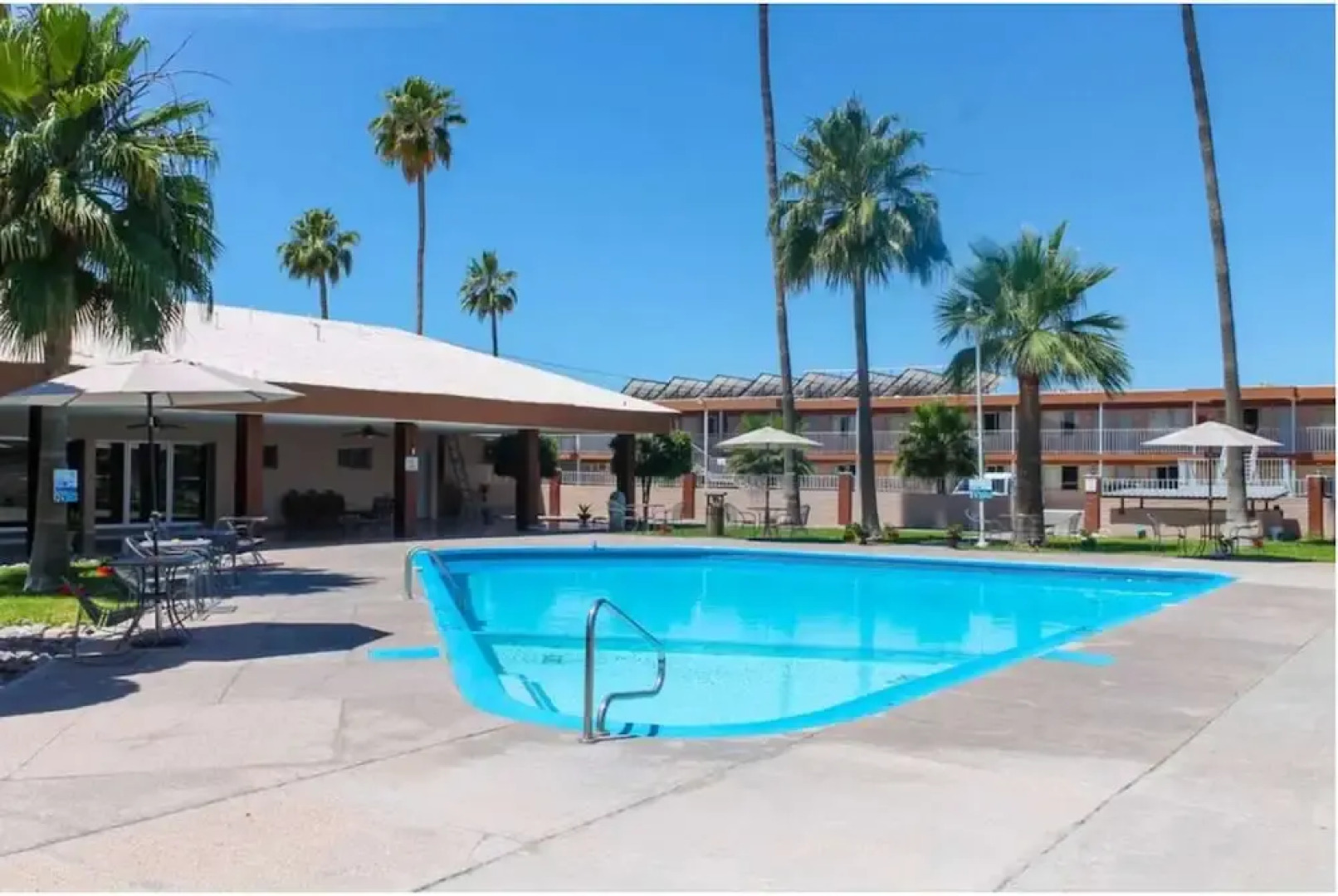 El Camino Hotel & Suites