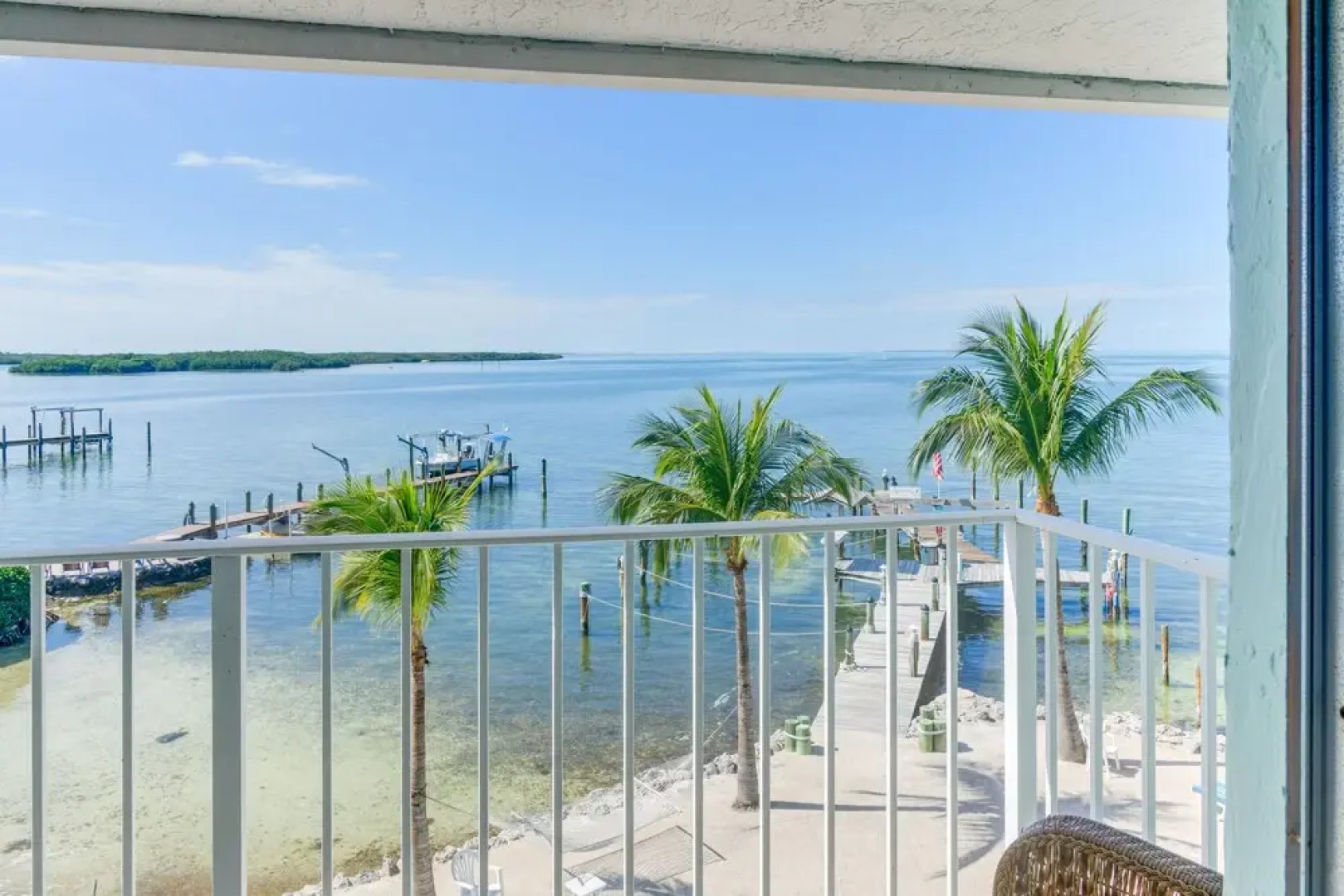 Beachfront Tavernier Abode w/ Balcony & Bay Views!