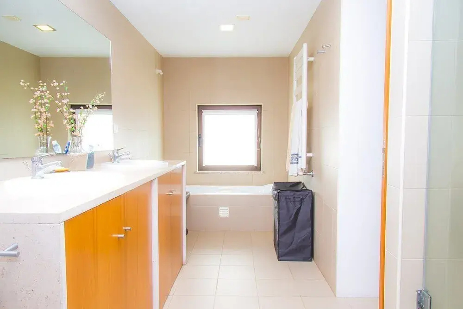 Liiiving in Caminha Oak Tree Chill House