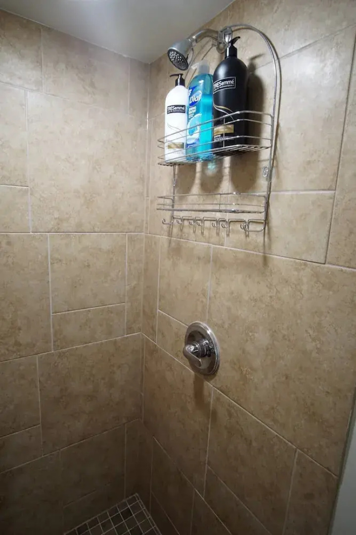 Charming Bungalow Next to UNC - Free Cruiser Bikes!