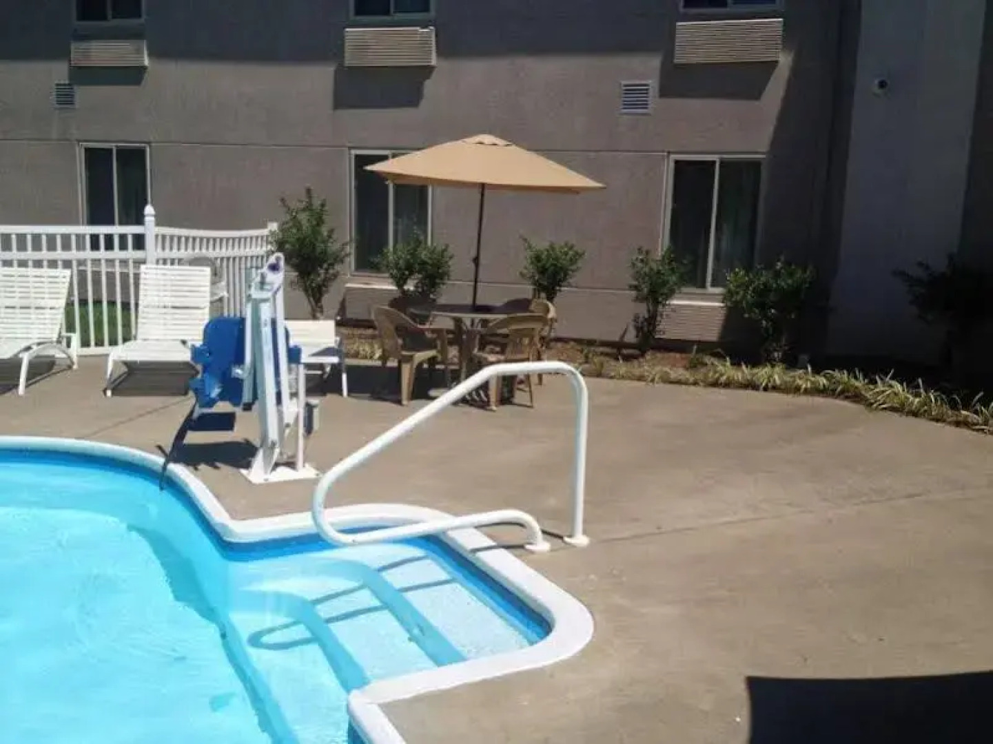 Super 8 by Wyndham Calvert City Kentucky Lake Area