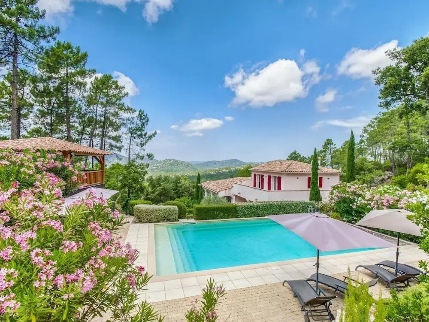 Splendid Villa With Private Pool on Secure Private Domain, 16 km From Ste Maxime