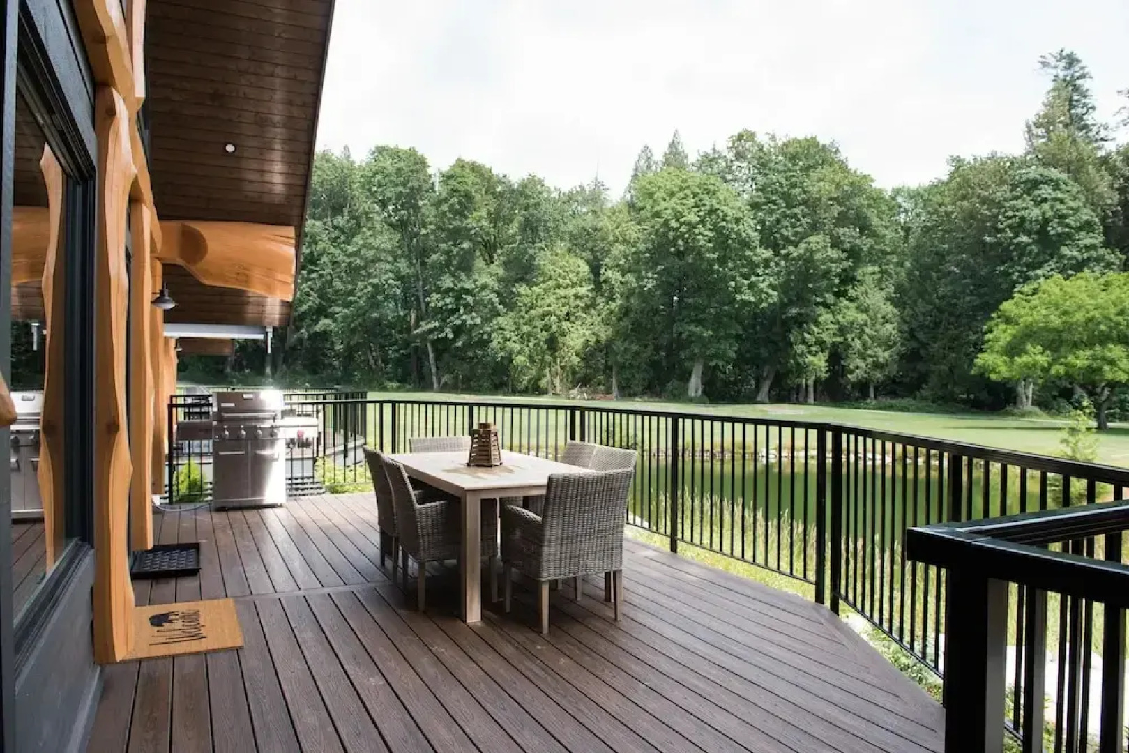 Rowena's Inn On The River