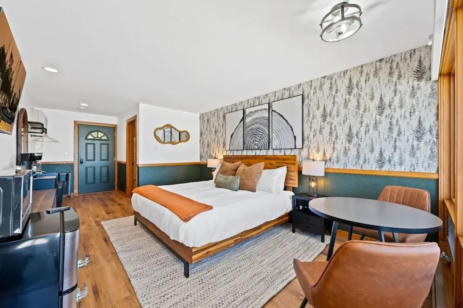 Spruce and Shore Motel