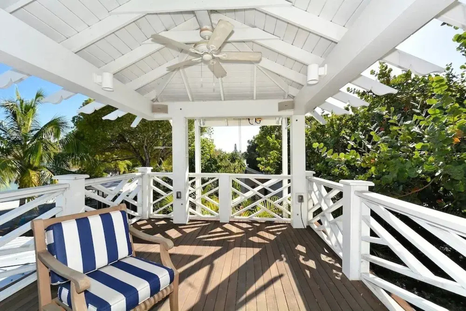 The Lady Fish 3 Bedroom Home by RedAwning