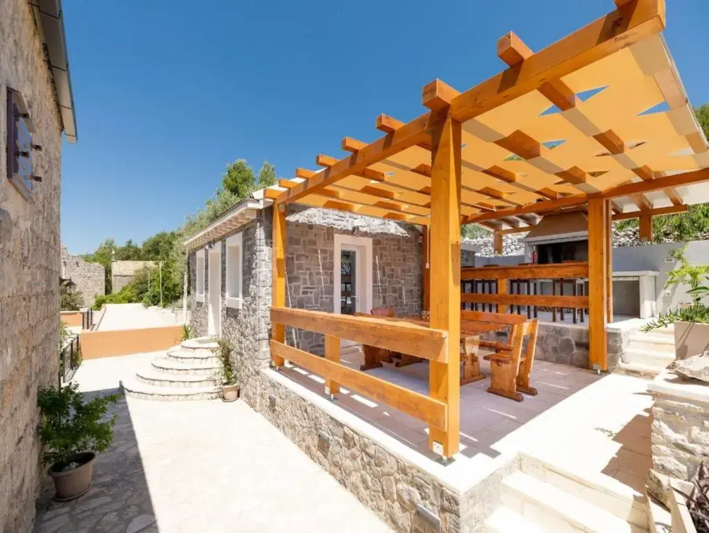 Stone House Prapatna