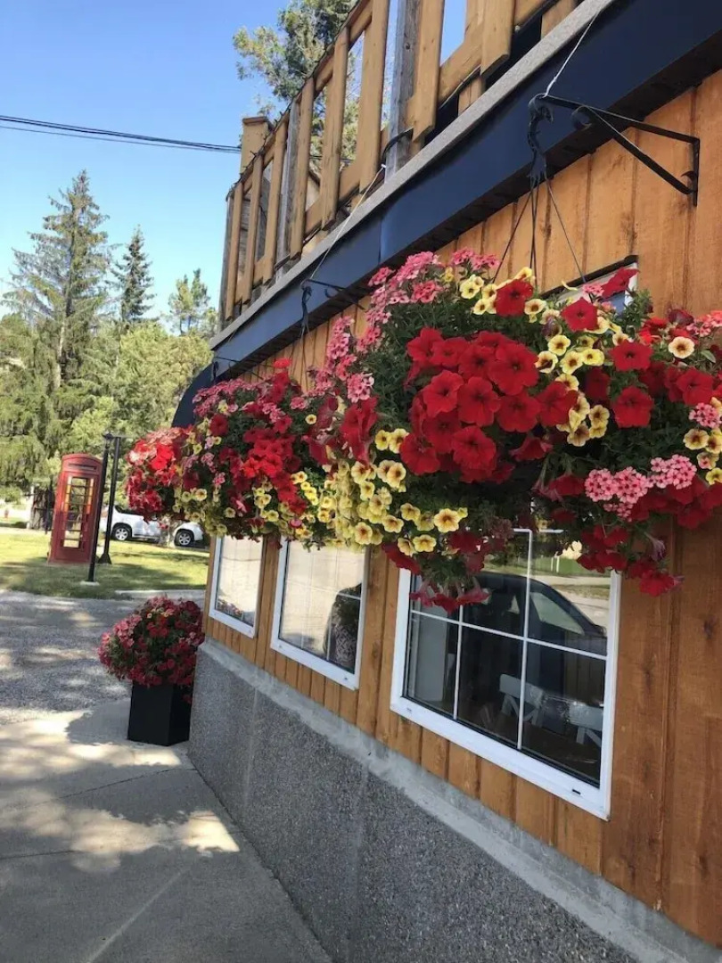 The Piccadilly Motel