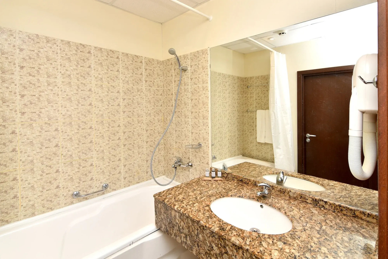 Arabella Beach Hotel