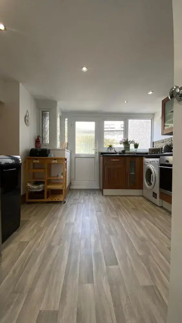 Lovely 3-bed House in Bridgend 7min From Porthcawl