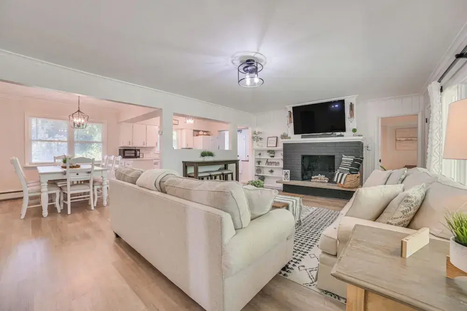 Gaylord Family Home: Walk to Shops & Restaurants!