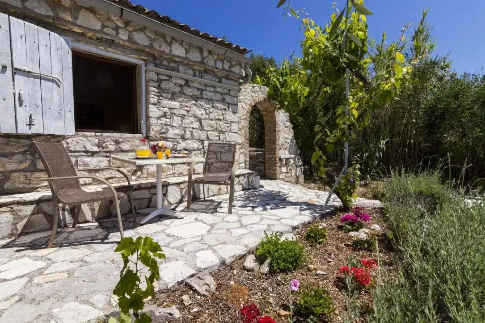 Scirocco And Folitsa Villas