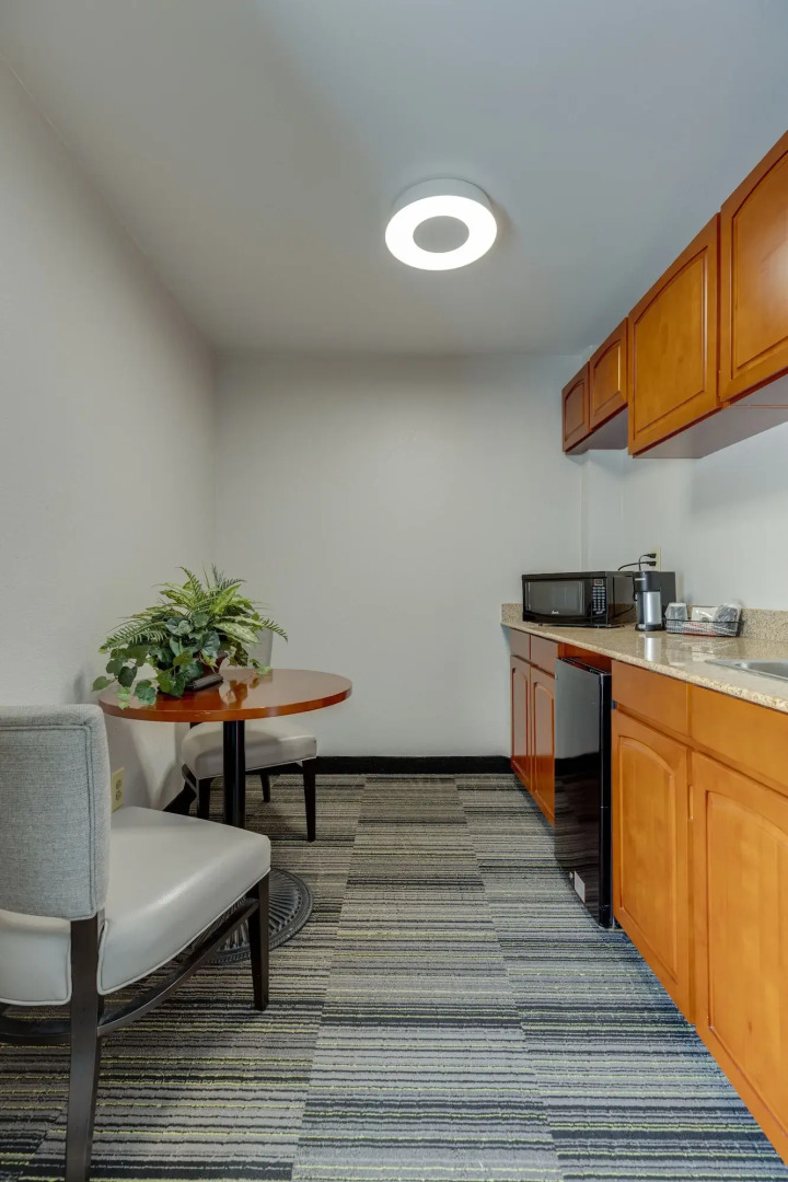 The Alexis Inn & Suites - Nashville Airport