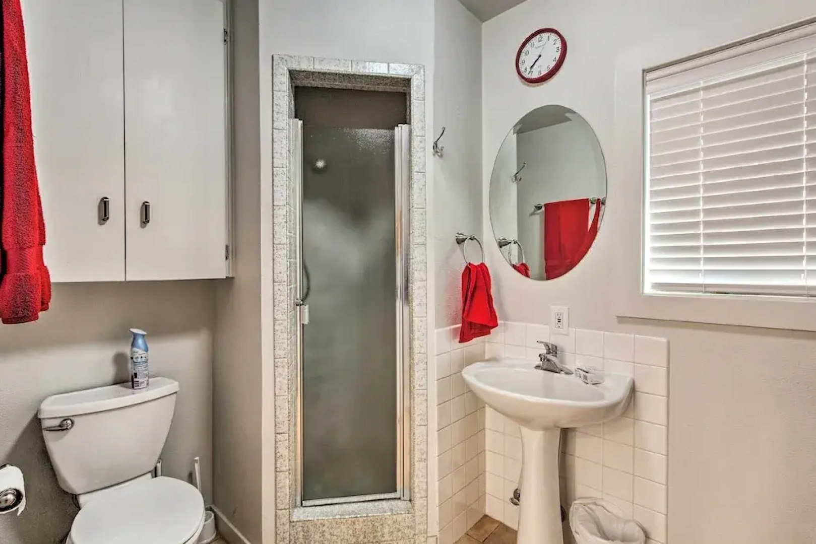 Eugene Retreat: Large Yard + Central Location