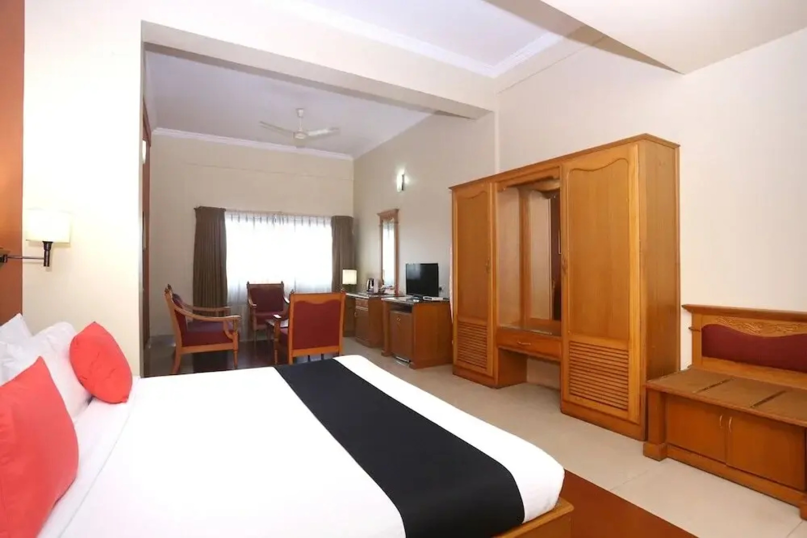 Capital O 45944 Club 7