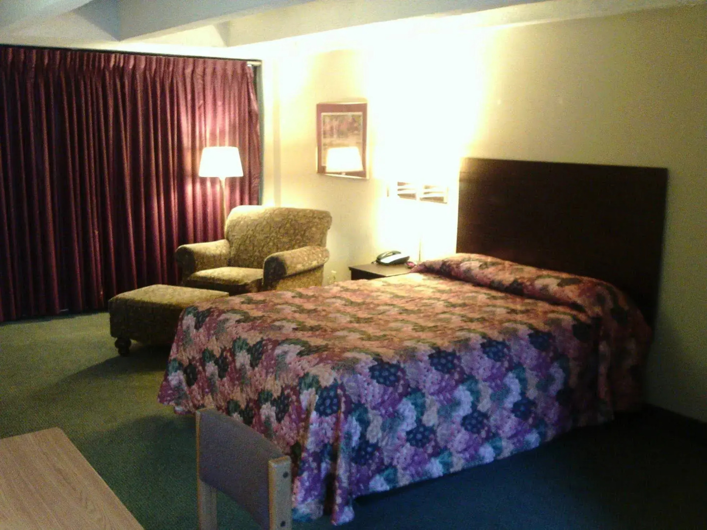 5th Avenue Inn & Suites