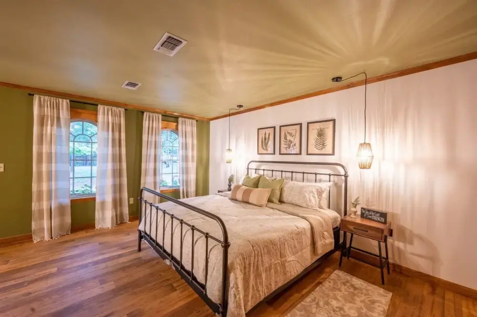 Rose Lane Cottage Studio With Game Room and Private Hot Tub by Redawning