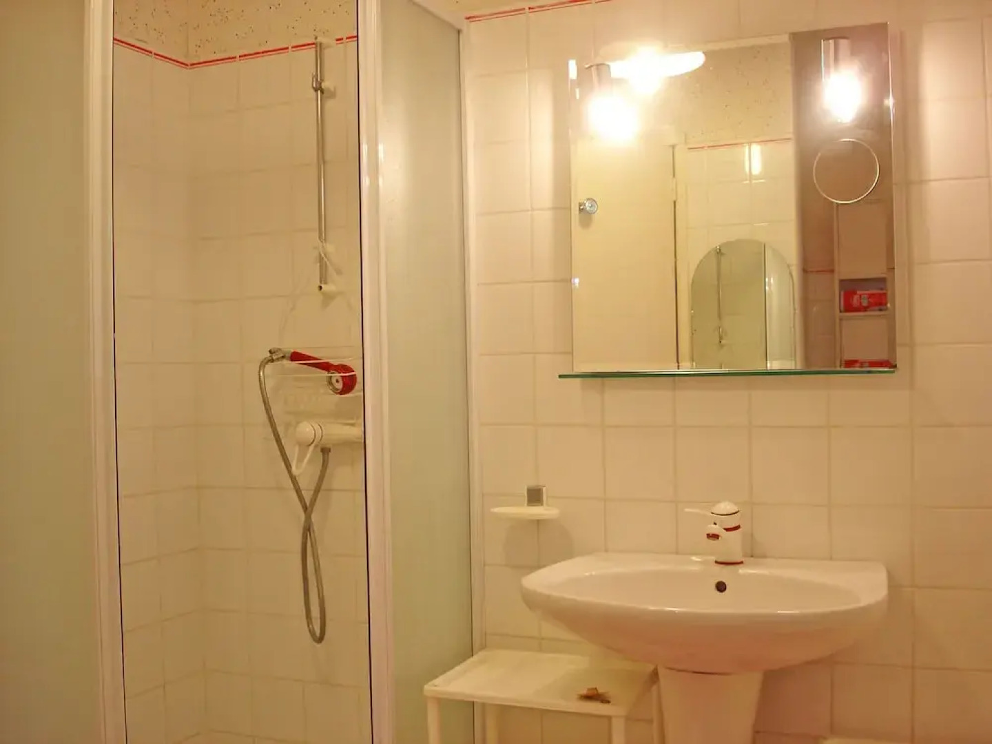 Charming Hunting Lodge near Loupian with garden