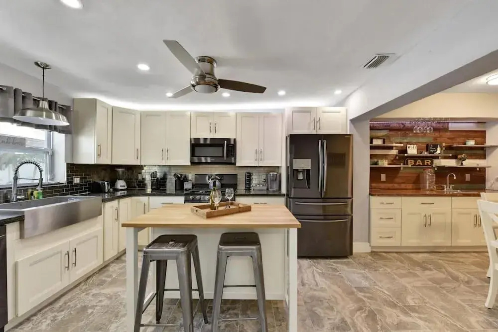 Private beautiful cabana pool home in SFL